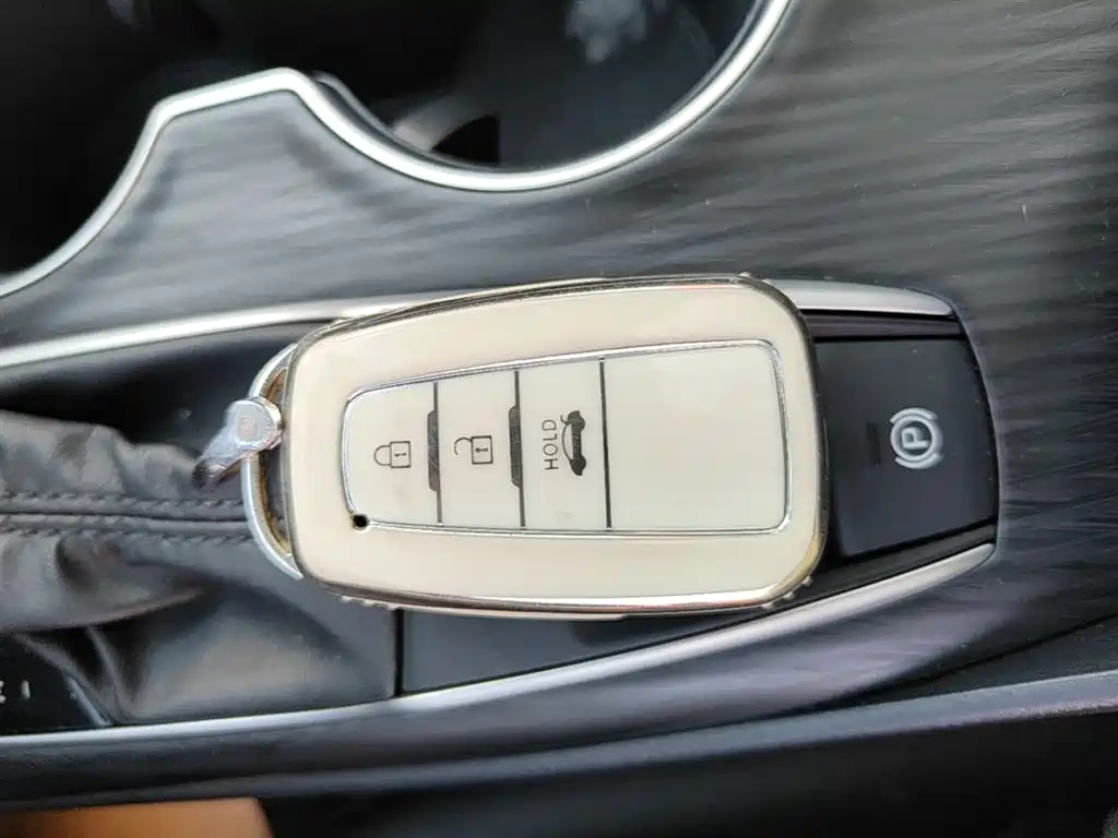 Toyota Camry 2022 — фото 17