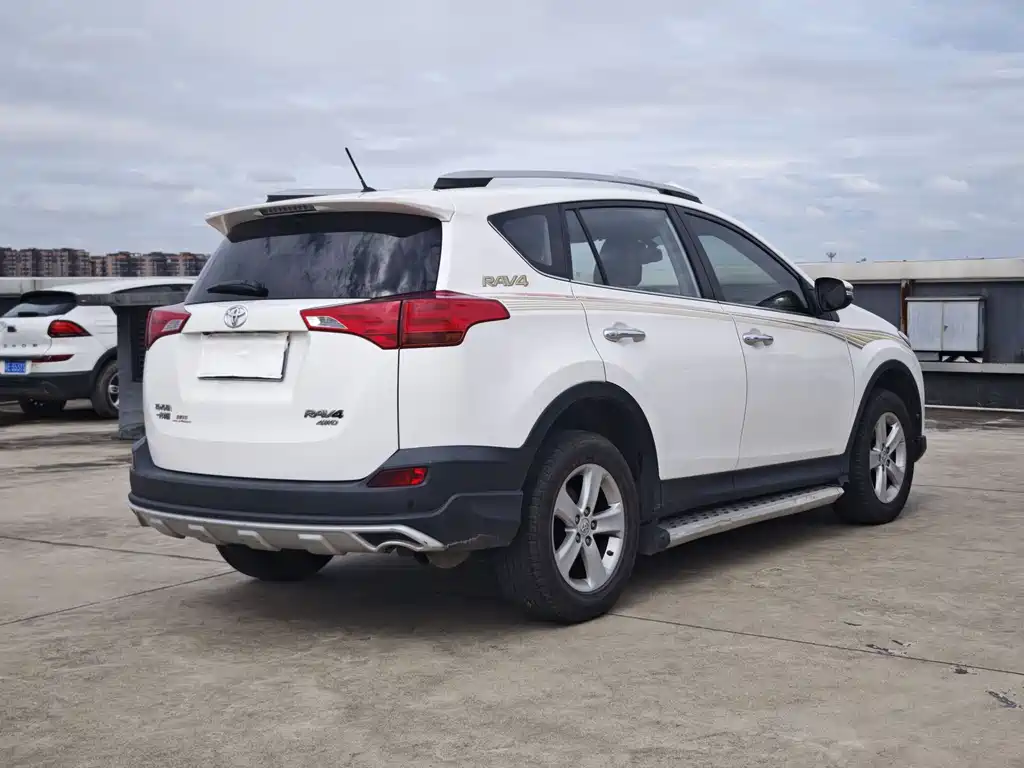 Toyota RAV4 2014 — фото 3