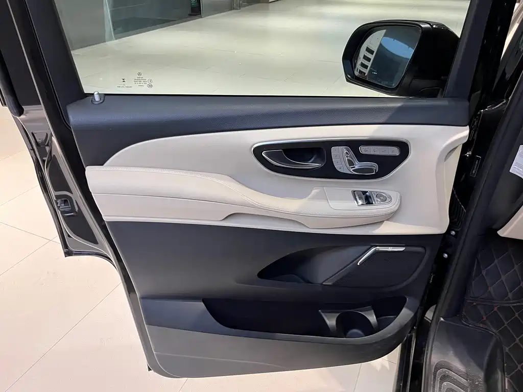 Mercedes-Benz V-Class 2022 — фото 6
