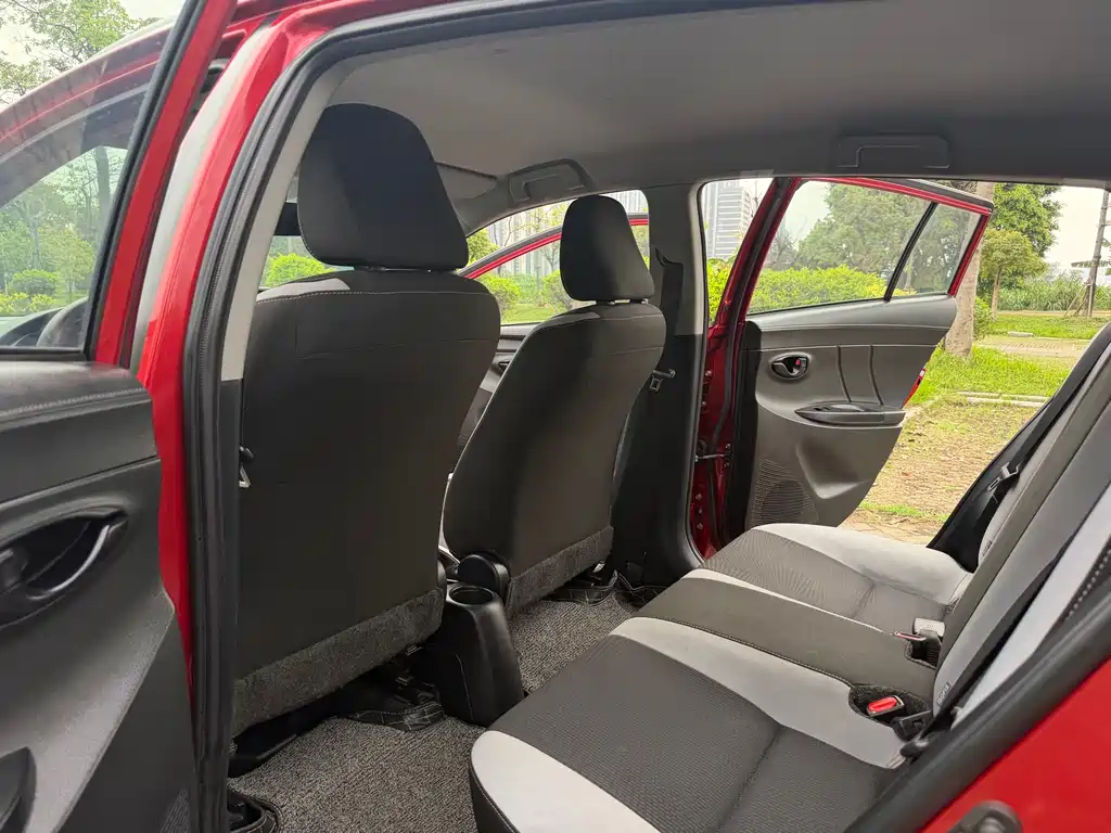 Toyota Yaris L 2020 — фото 15