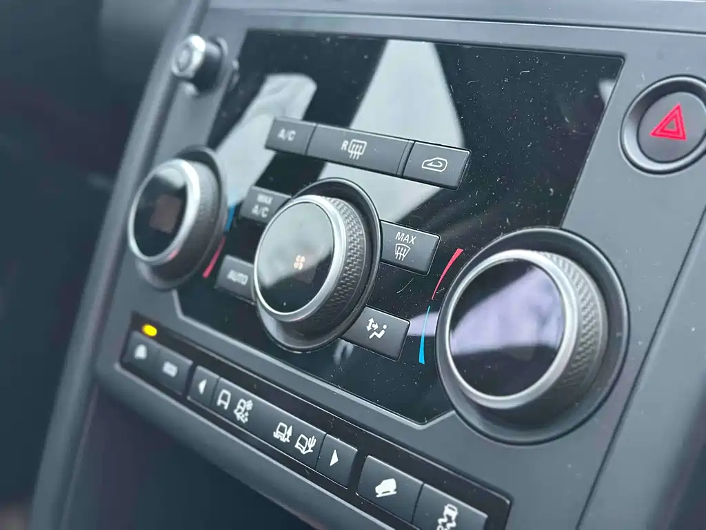 Land Rover Discovery Sport 2017 — фото 22