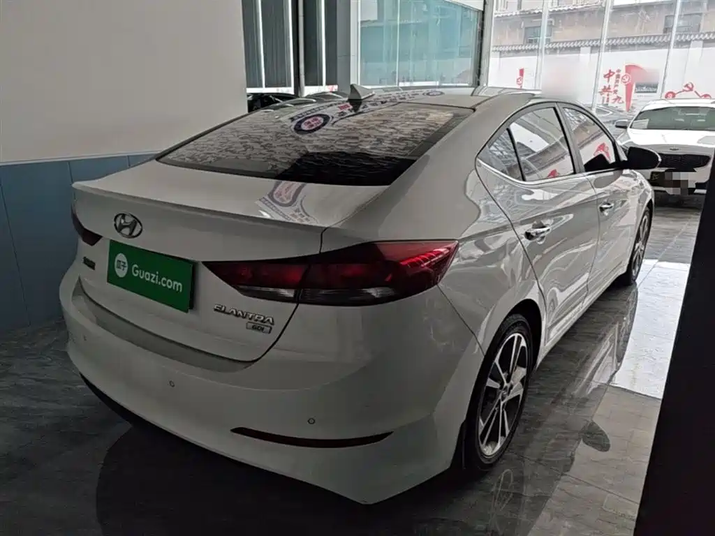 Hyundai Elantra 2018 — фото 7