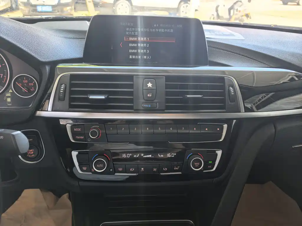 BMW 3 Series 2018 — фото 10