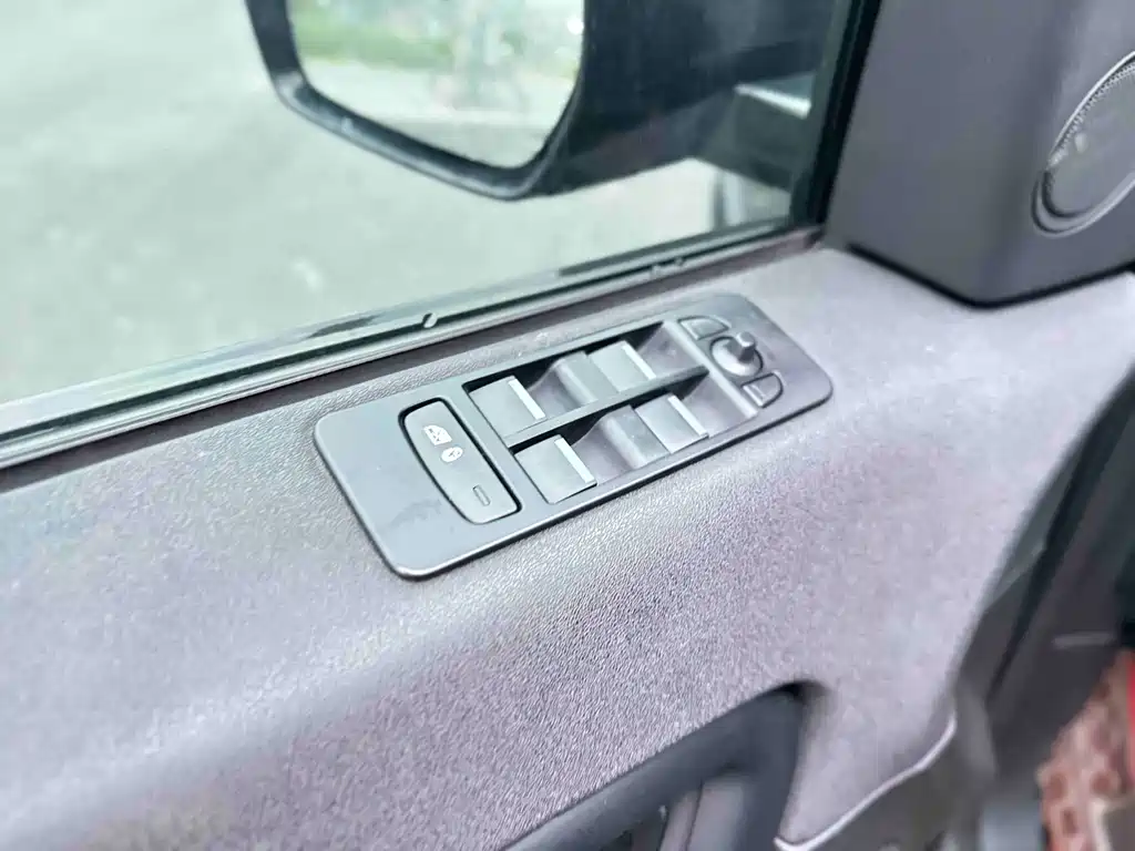 Land Rover Discovery Sport 2017 — фото 19