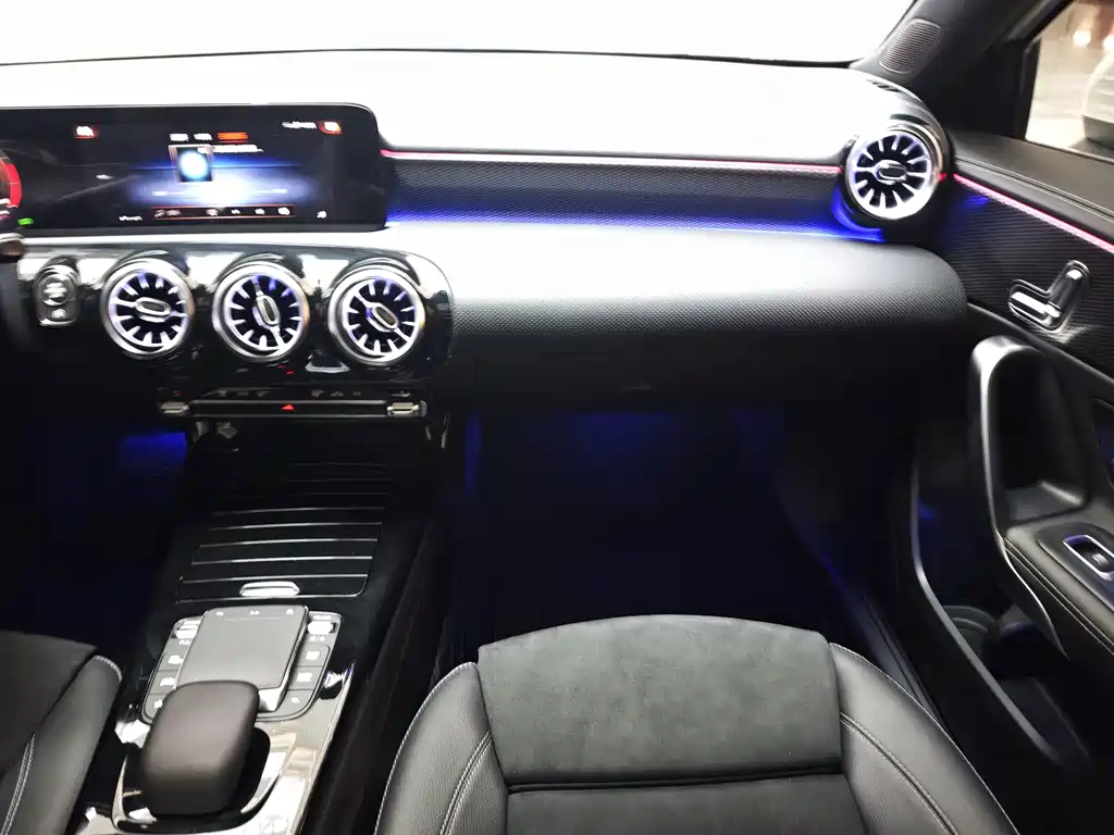 Mercedes-Benz A-Class 2023 — фото 15