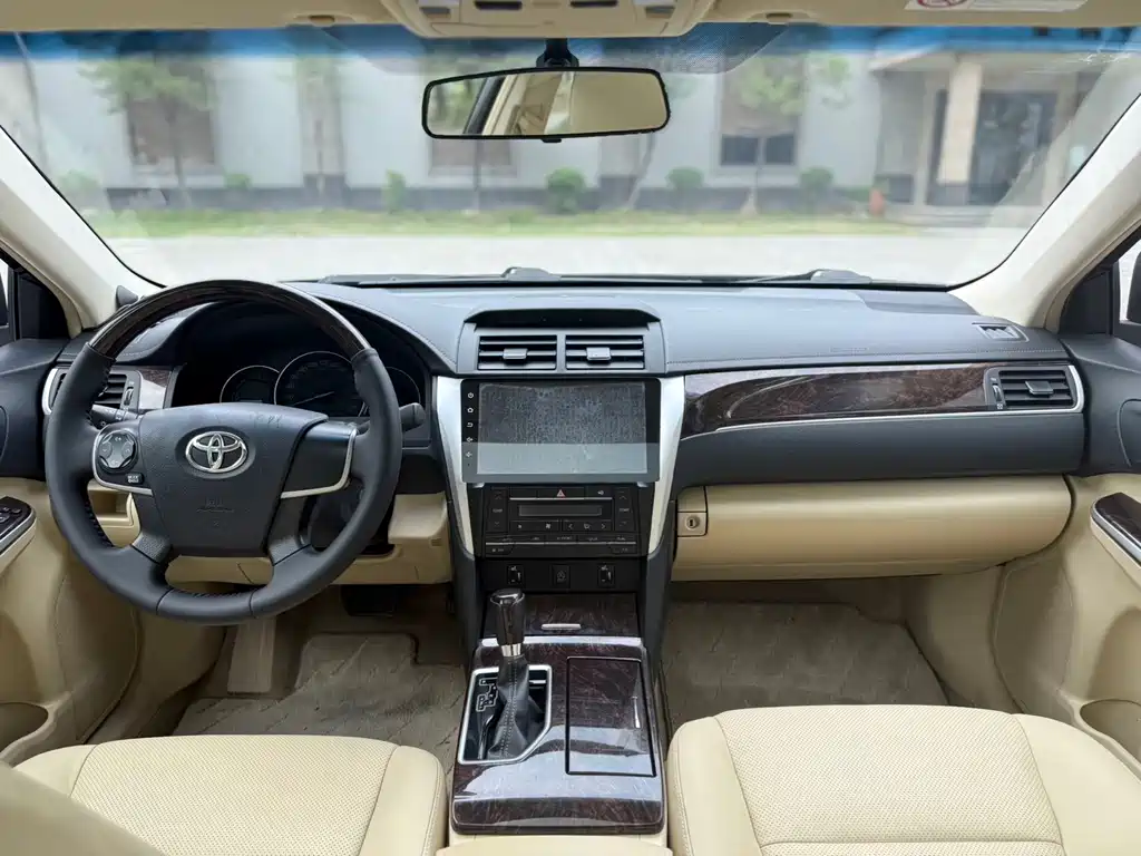 Toyota Camry 2016 — фото 9