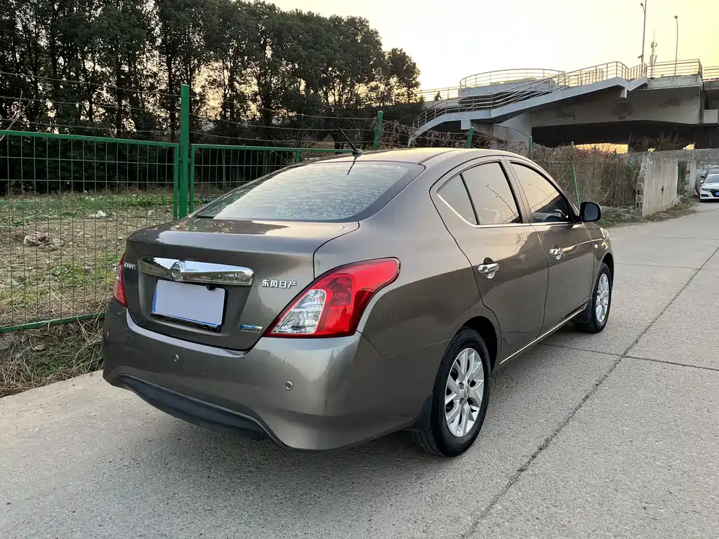 Nissan Sunny 2014 — фото 19