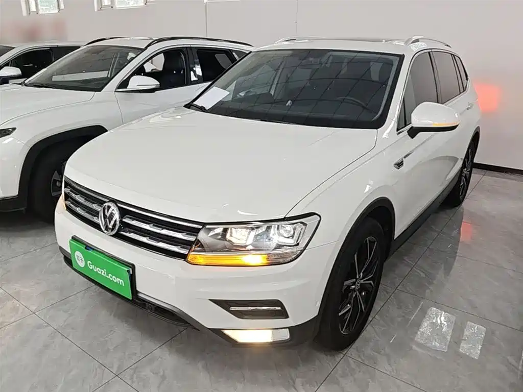 Volkswagen Tiguan L 2020 — фото 1