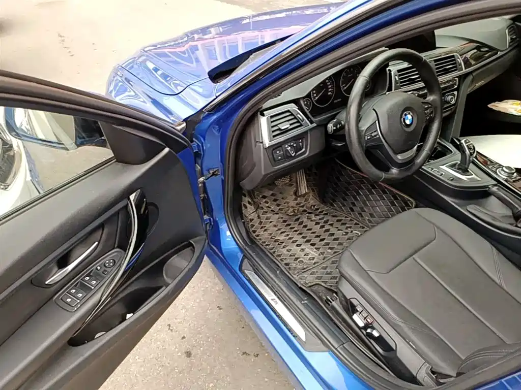 BMW 3 Series 2017 — фото 16