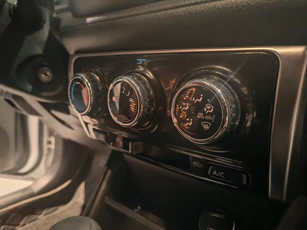 Toyota Yaris L 2019 — фото 15