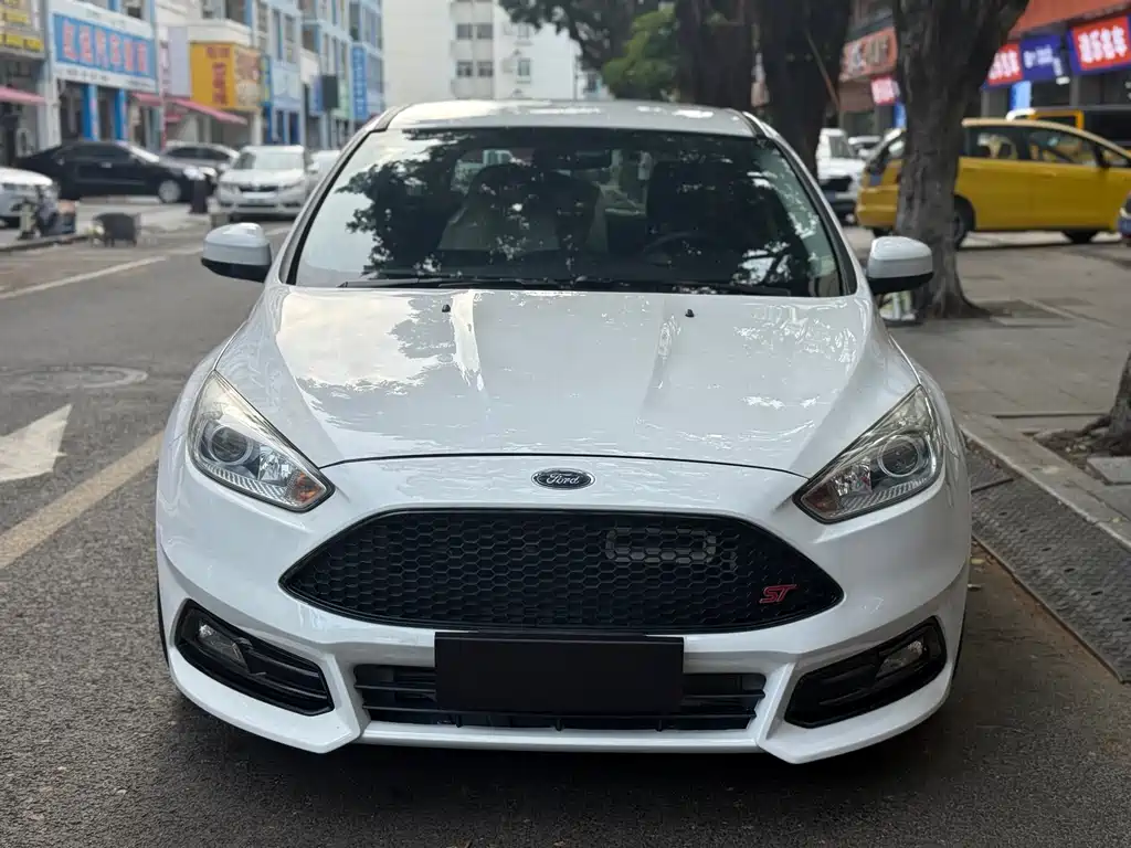 Ford Focus 2018 — фото 1