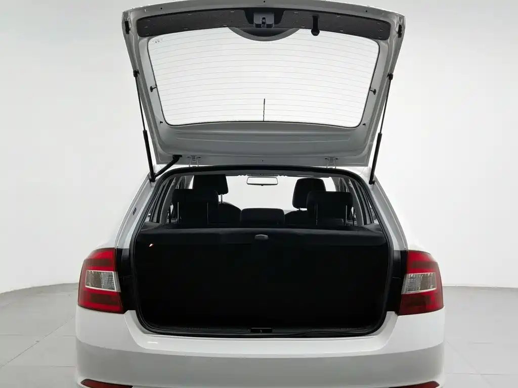 Skoda Rapid Spaceback 2017 — фото 16