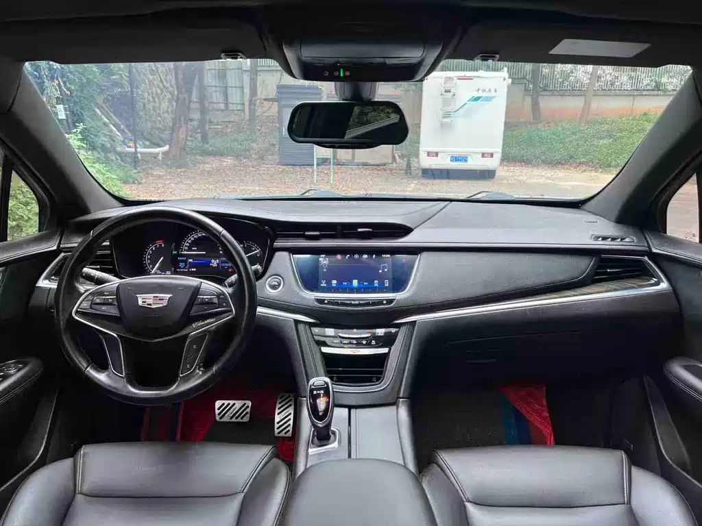 Cadillac XT5 2018 — фото 12
