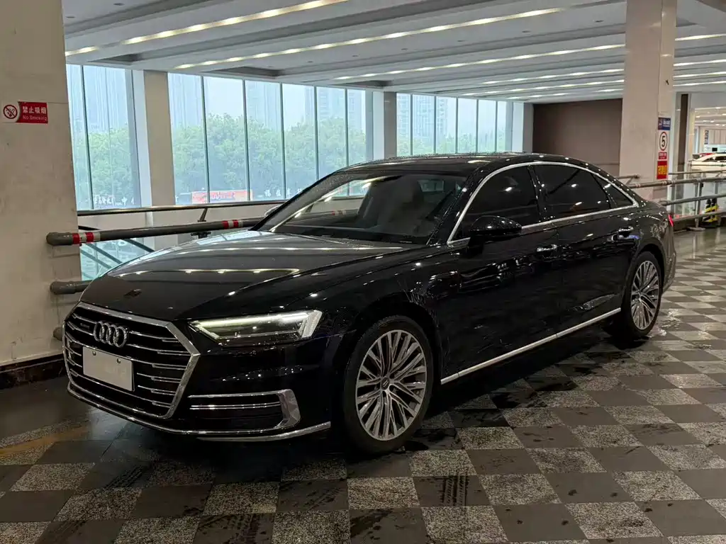 Audi A8 2021 — фото 1