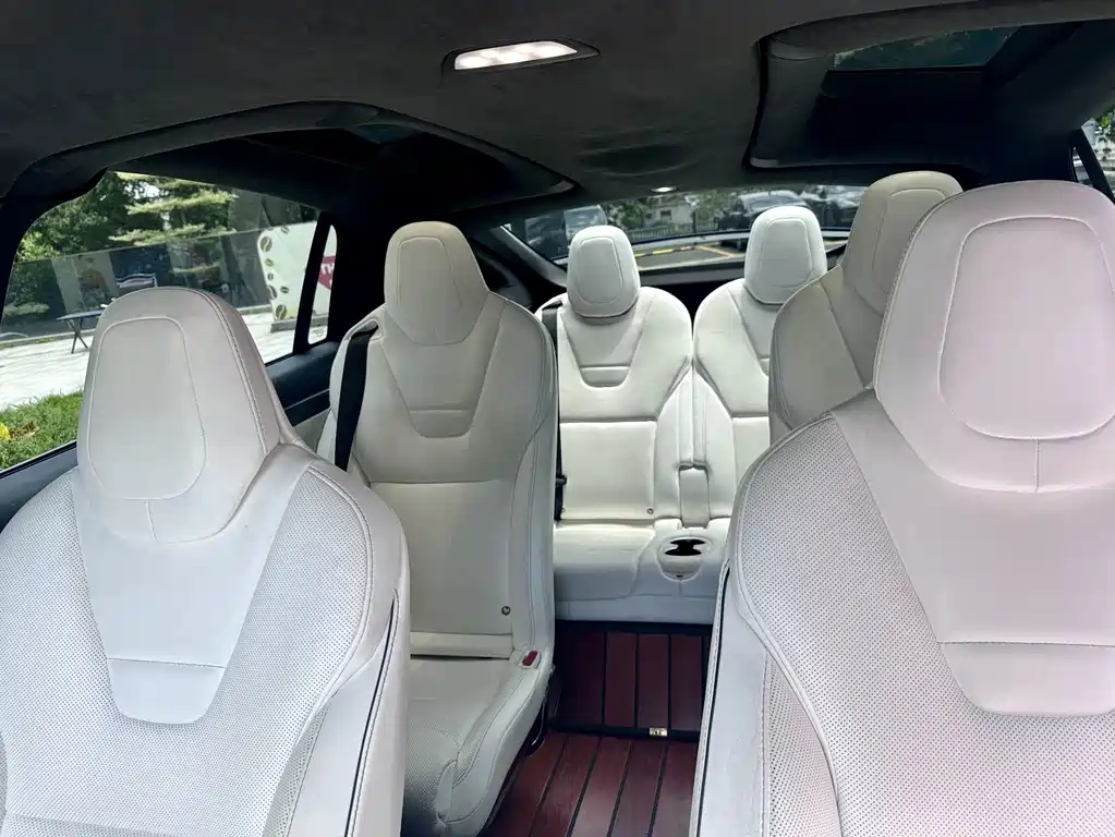 Tesla Model X 2016 — фото 13