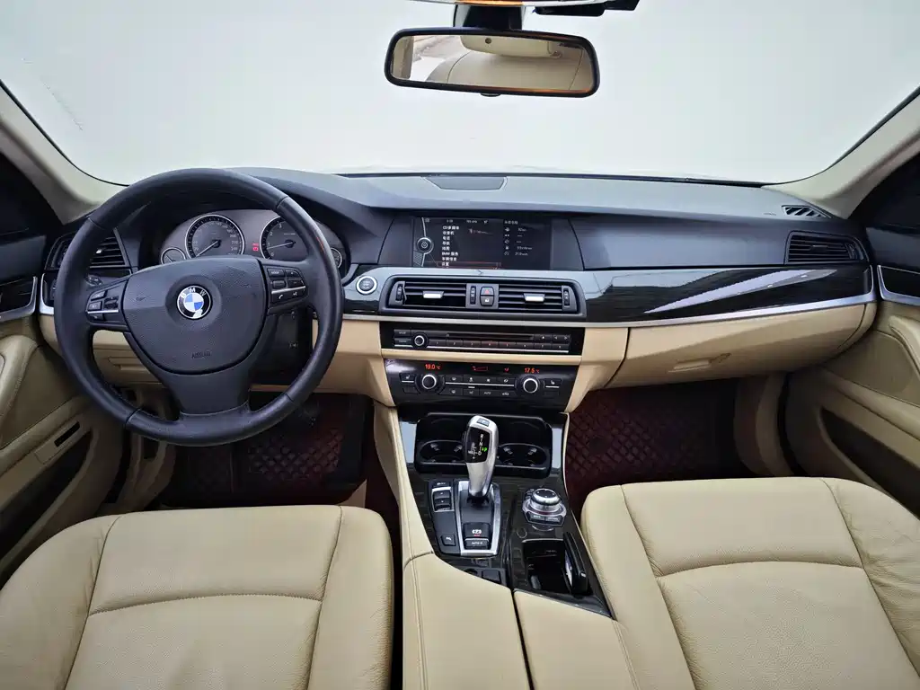 BMW 5 Series 2012 — фото 9