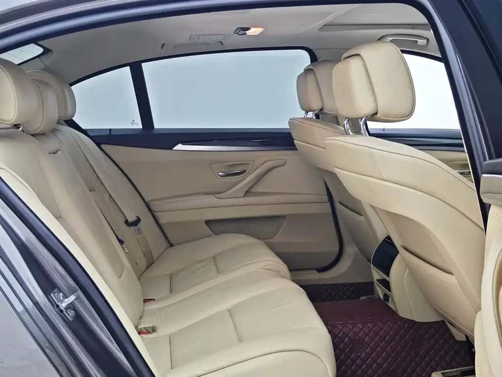 BMW 5 Series 2012 — фото 17