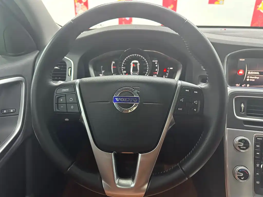 Volvo S60 2017 — фото 12
