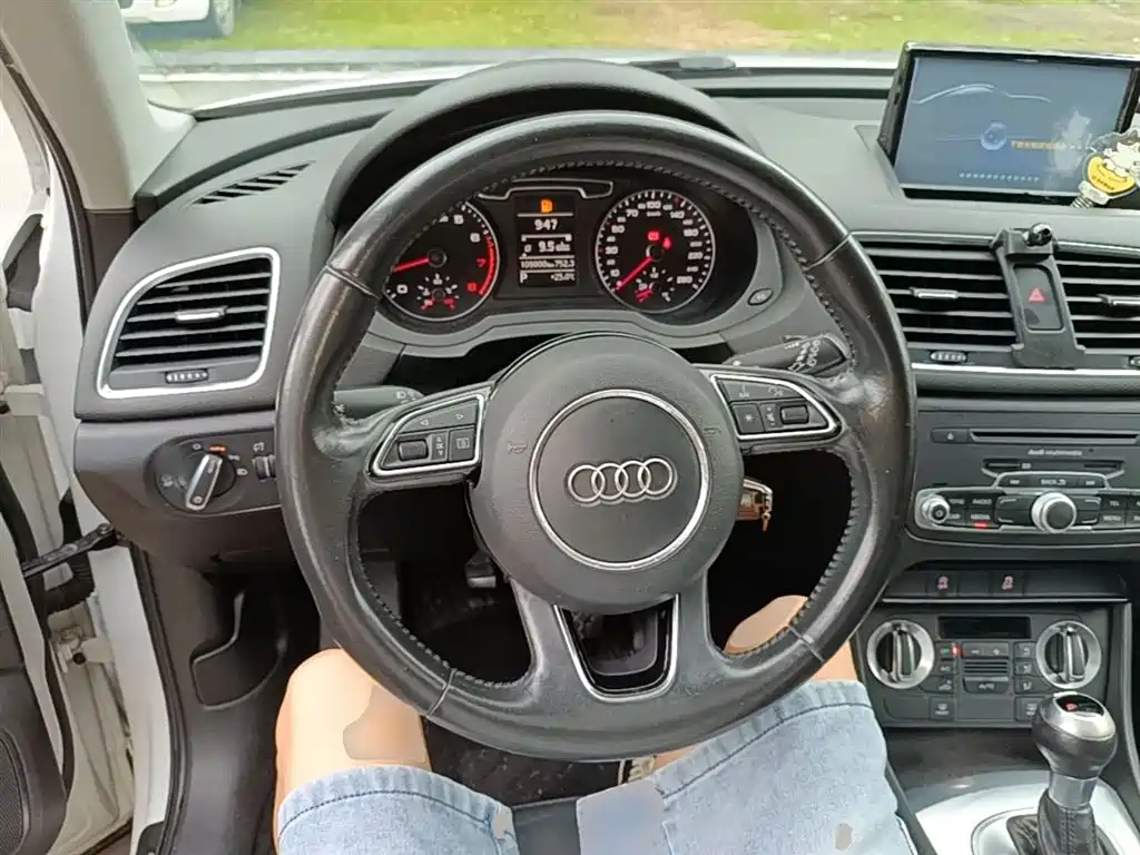 Audi Q3 2015 — фото 11