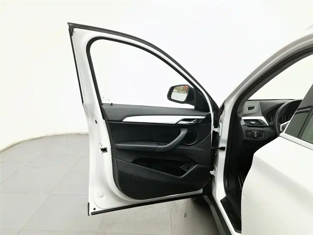 BMW X1 2018 — фото 8