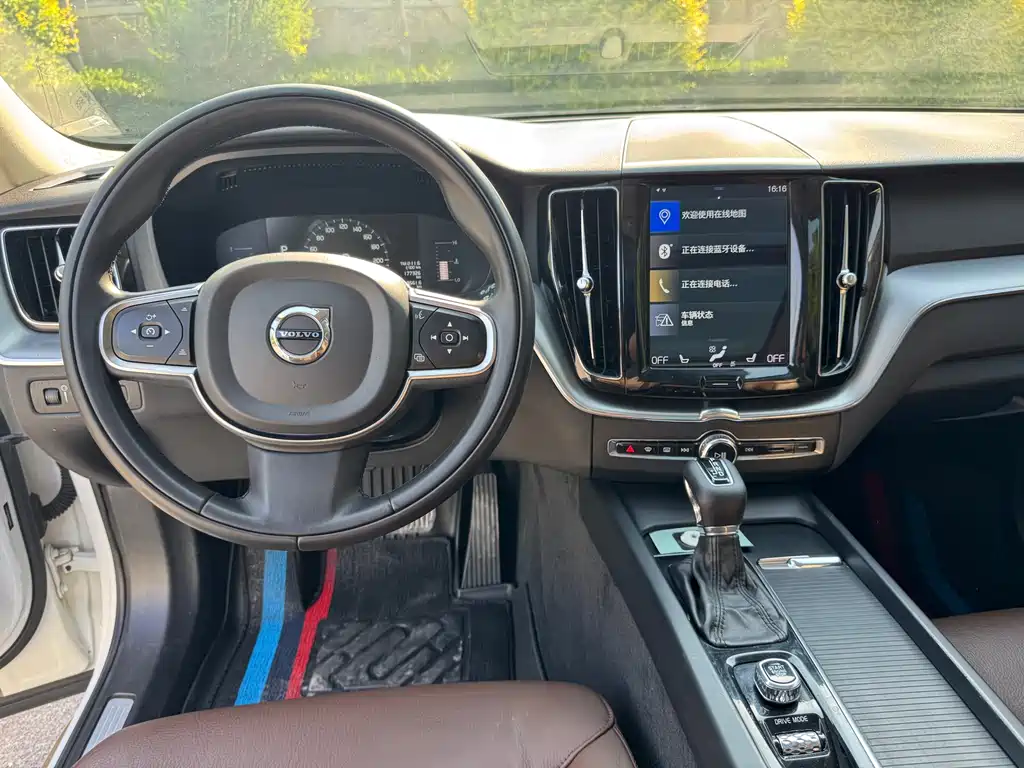 Volvo XC60 2020 — фото 9