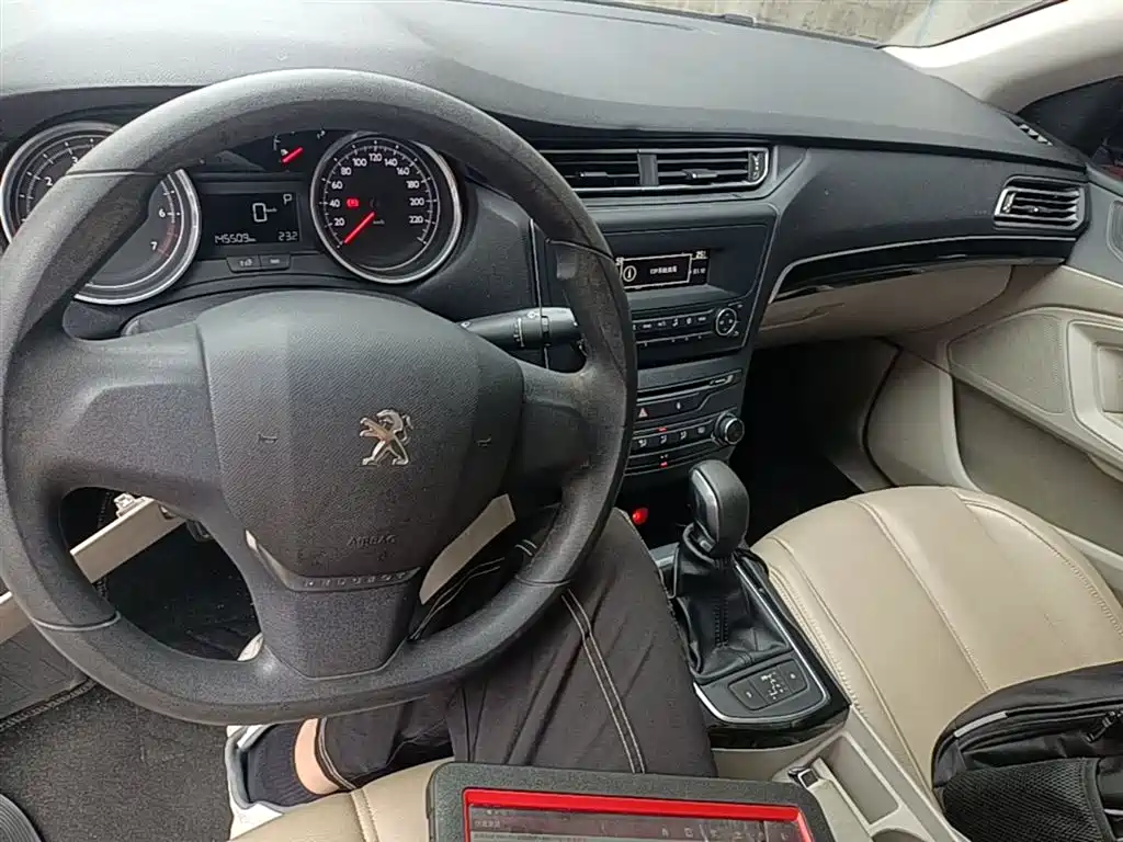 Peugeot 408 2015 — фото 10