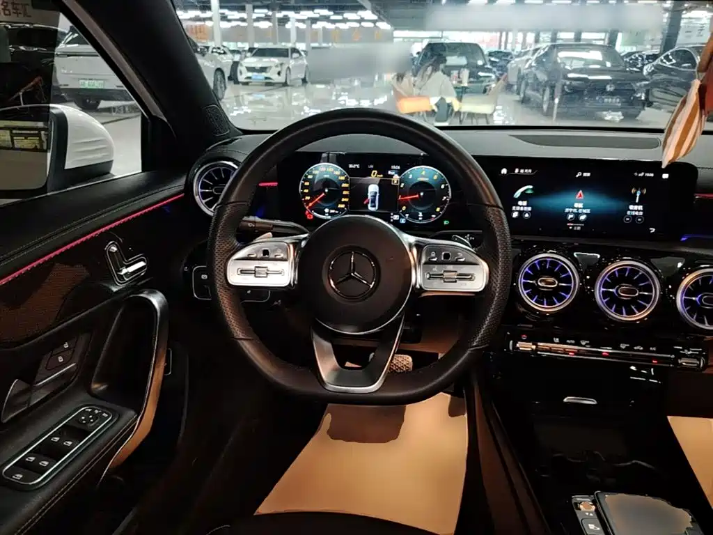 Mercedes-Benz A-Class 2023 — фото 11