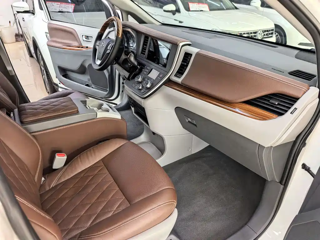 Toyota Sienna 2019 — фото 7