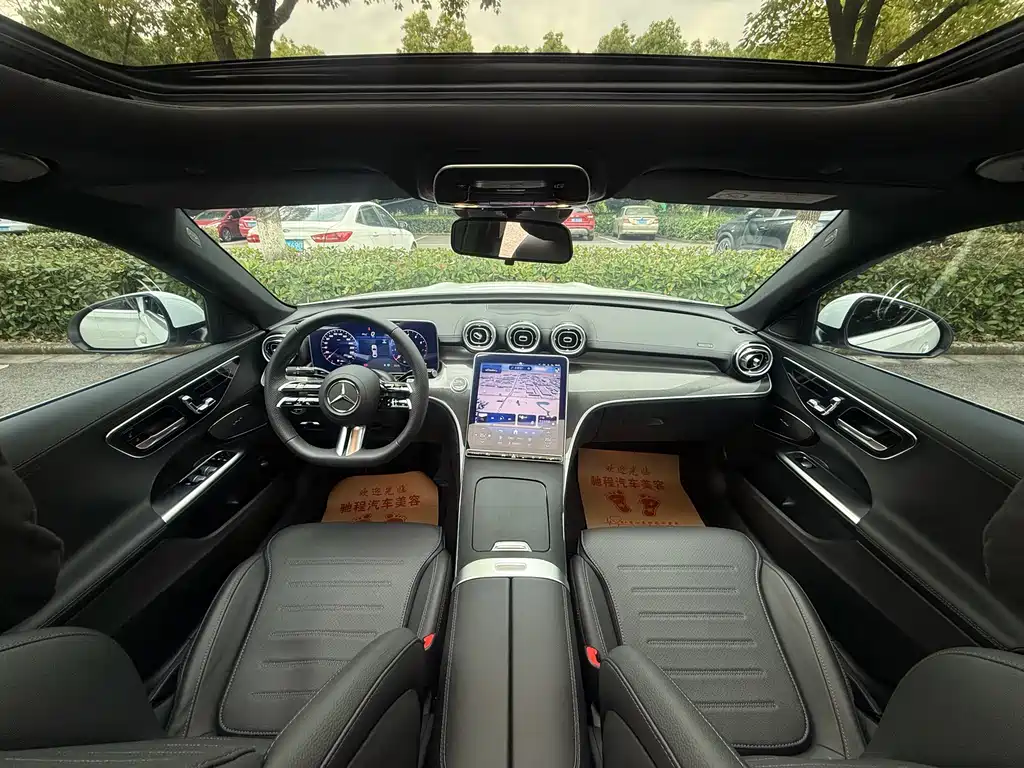 Mercedes-Benz C-Class 2025 — фото 12