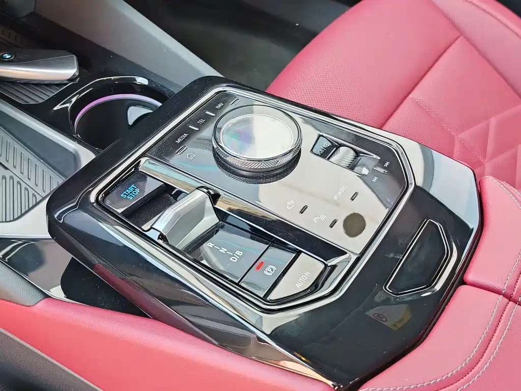 BMW i5 — фото 29