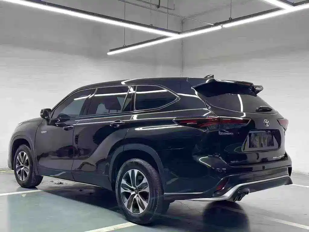 Toyota Crown Kluger 2023 — фото 15