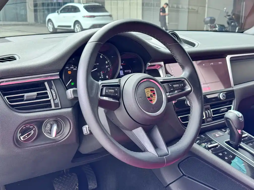 Porsche Macan 2022 — фото 11