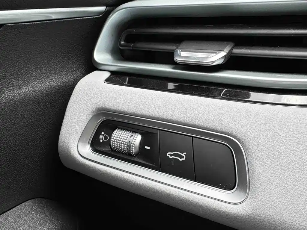 Geely Emgrand 2022 — фото 26