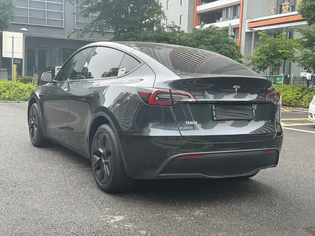 Tesla Model Y 2024 — фото 26