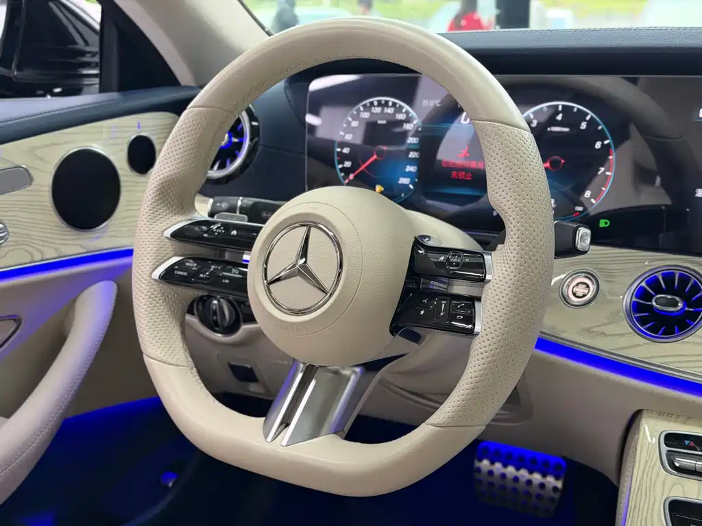 Mercedes-Benz E-Class 2021 — фото 13