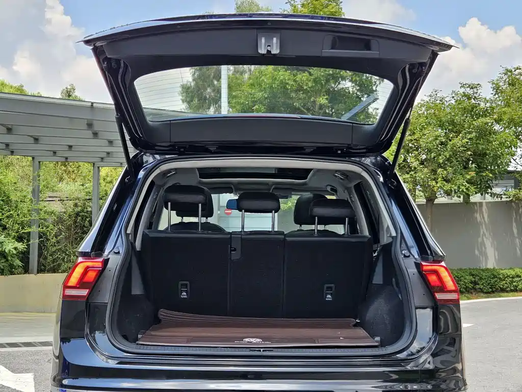 Volkswagen Tiguan L 2018 — фото 17