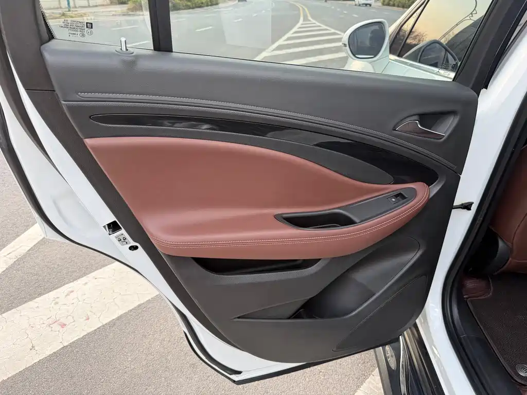 Buick Envision Plus 2018 — фото 11