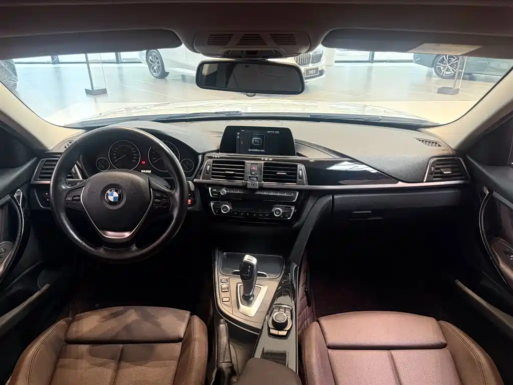 BMW 3 Series 2018 — фото 6