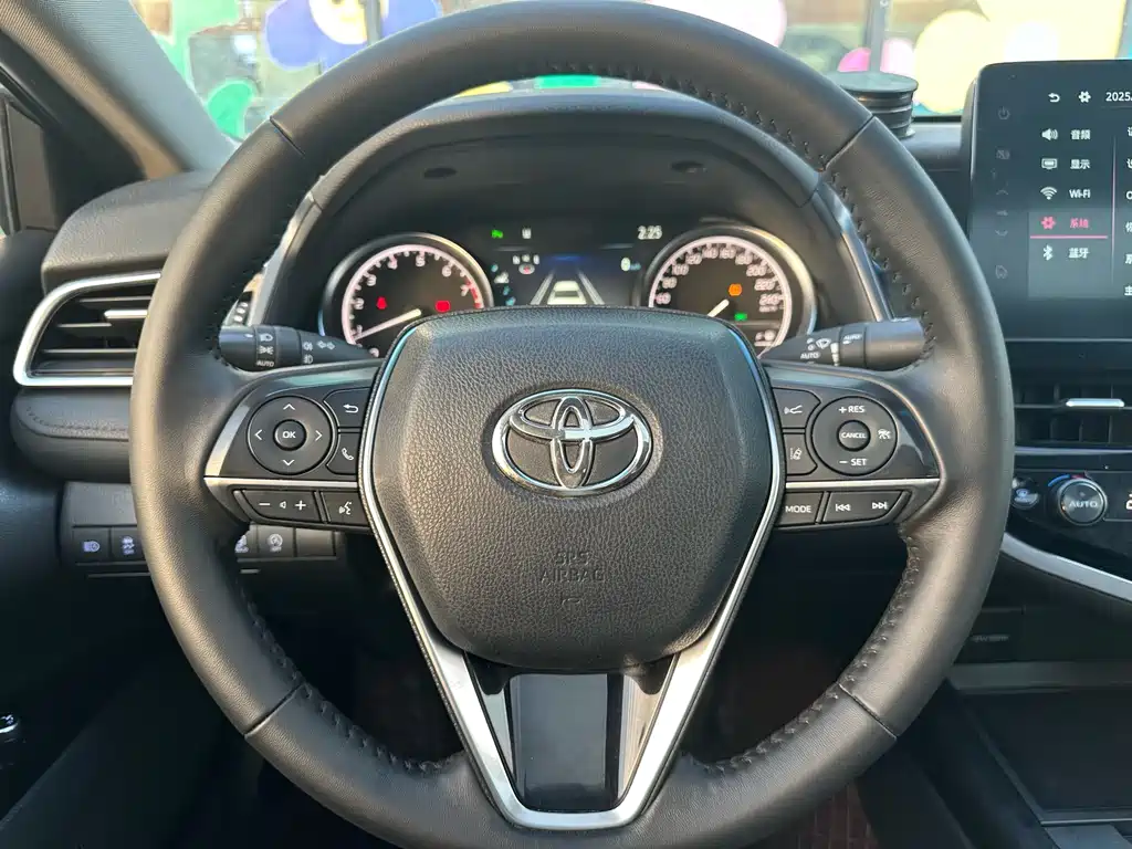 Toyota Camry 2022 — фото 10