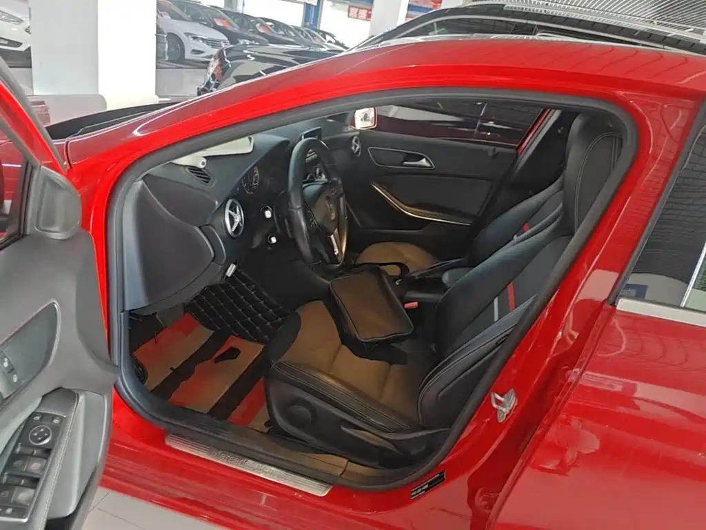 Mercedes-Benz A-Class 2015 — фото 15