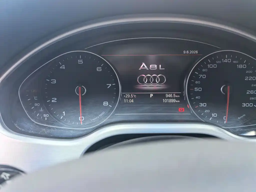 Audi A8 2015 — фото 10