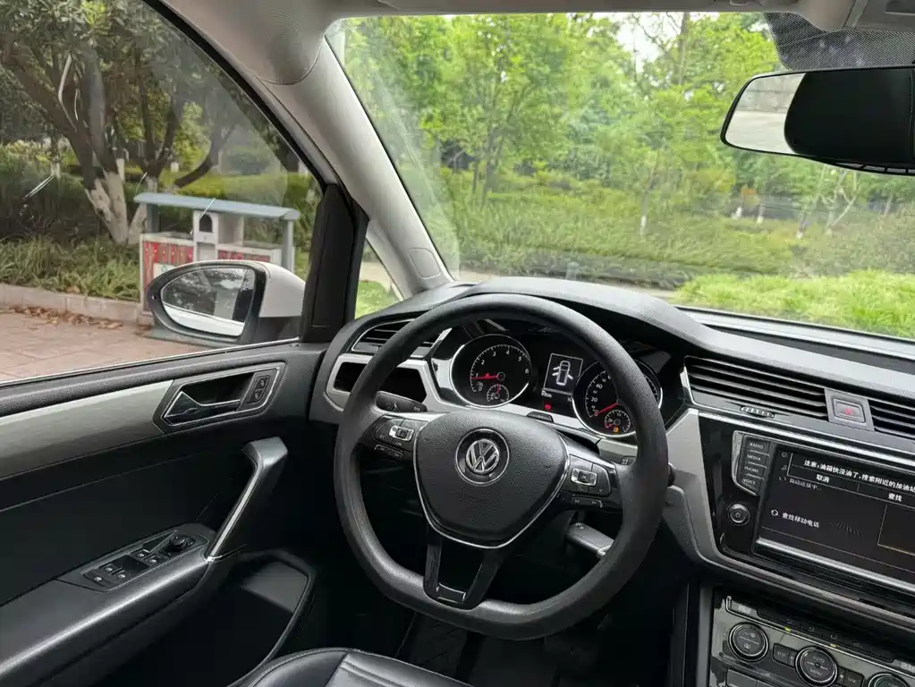 Volkswagen Touran 2019 — фото 10