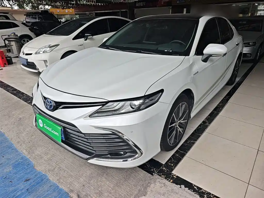 Toyota Camry 2023 — фото 2