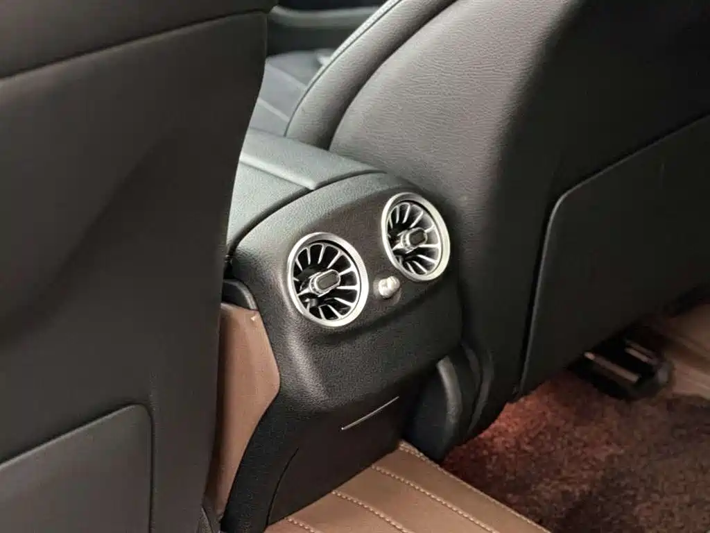 Mercedes-Benz E-Class 2019 — фото 12