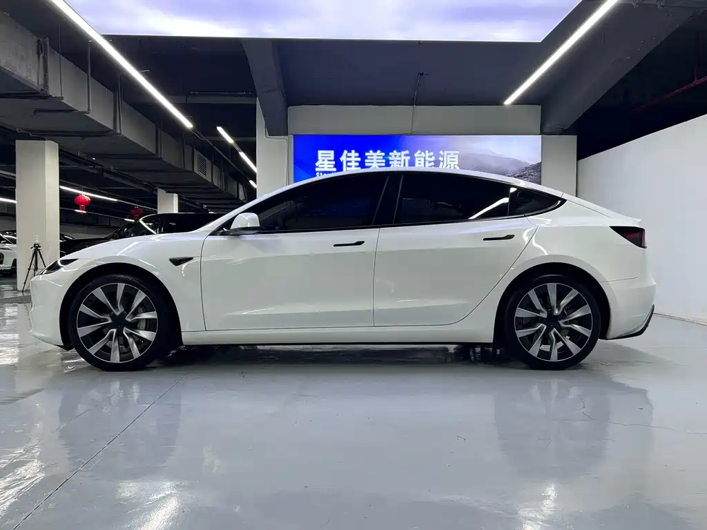 Tesla Model 3 2025 — фото 4