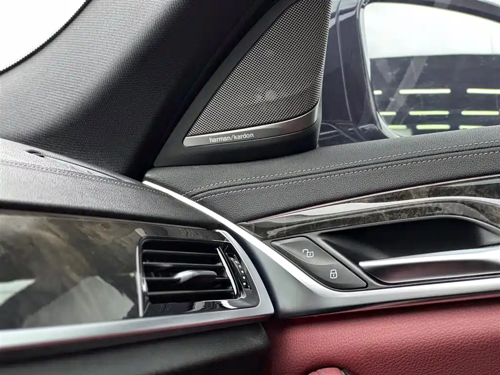 BMW 5 Series 2020 — фото 15