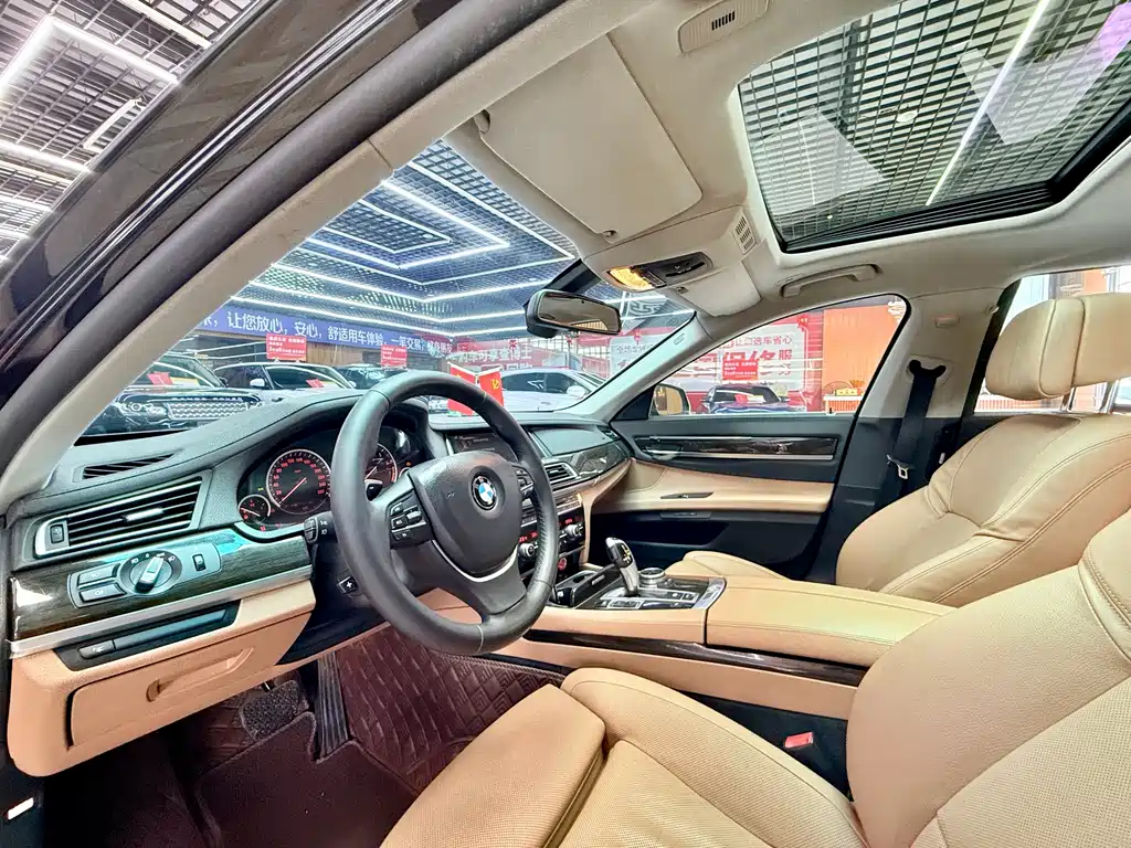BMW 7 Series 2013 — фото 9