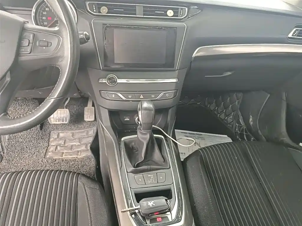 Peugeot 408 2015 — фото 14