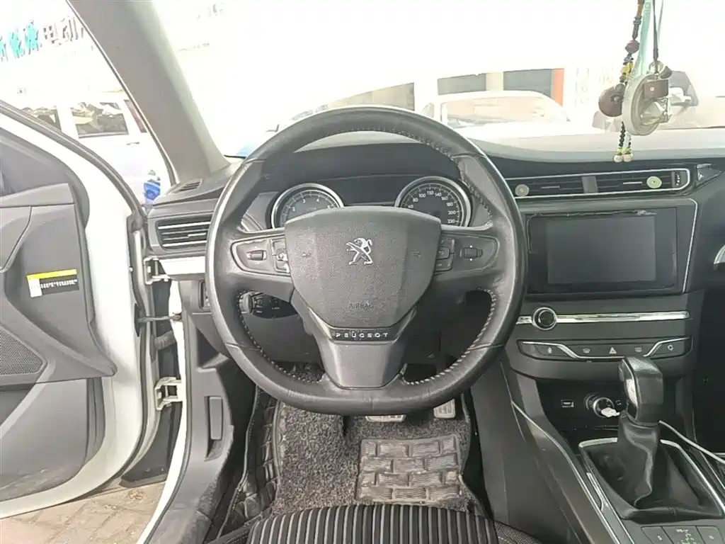Peugeot 408 2015 — фото 11