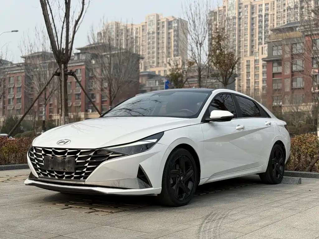 Hyundai Elantra 2021 — фото 1